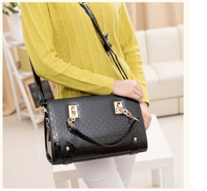 B1401 IDR.185.OOO MATERIAL PU SIZE L30XH20XW12CM WEIGHT 800GR COLOR BLACK
